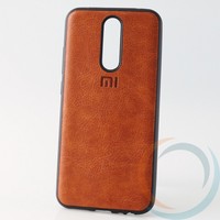Накладка кожаная с логотипом для Xiaomi Redmi 8/8A коричневая